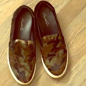Camo Women’s Kenneth Cole loafers